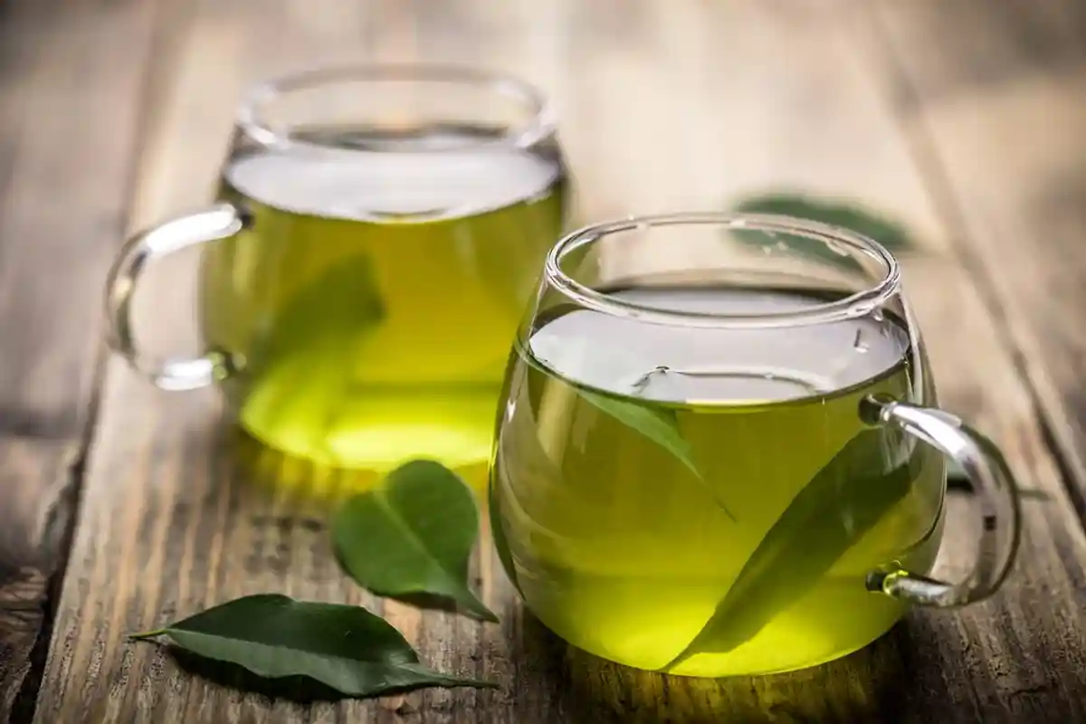Продукты, которые укорят сжигание жира: зелёный чай. Фото: Shutterstock