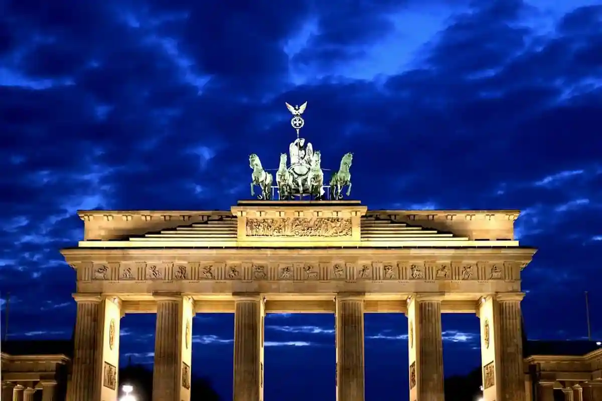 Бранденбургские ворота как символ раскола и объединения Германии фото 1