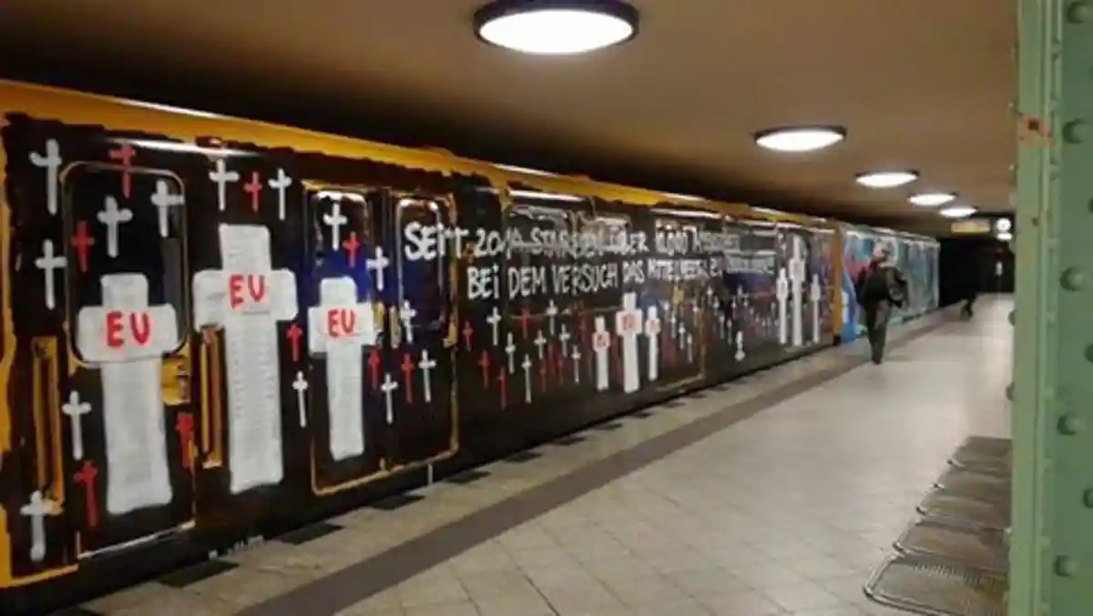 Вандалы критикуют ЕС на вагоне берлинского метро фото 1