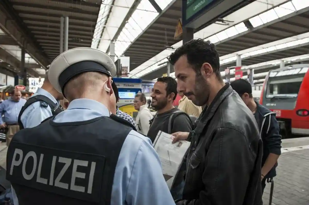 С начала года в Германии стало на 9 тысяч эмигрантов-нелегалов больше фото 1