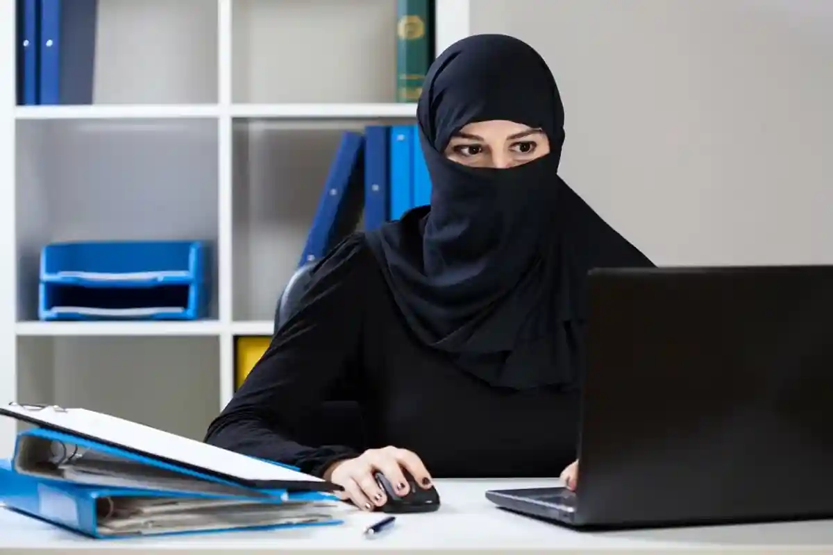 Европейский суд поддержал запрет носить хиджаб на работе фото 1