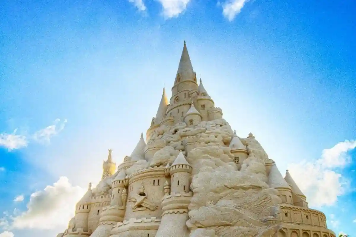 Самый большой в мире замок из песка