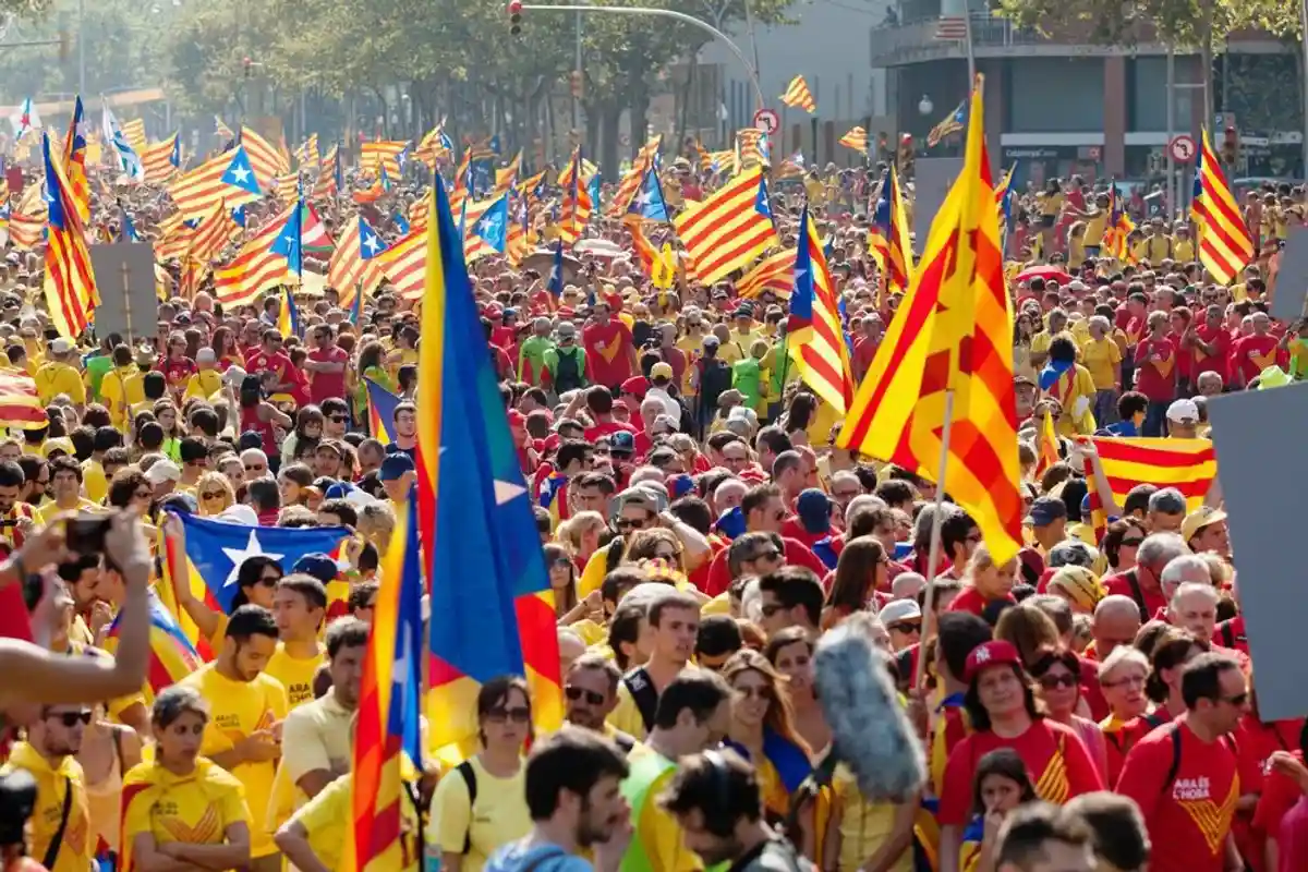 Король Испании призвал правительство страны защитить конституционный порядок в Каталонии фото 1