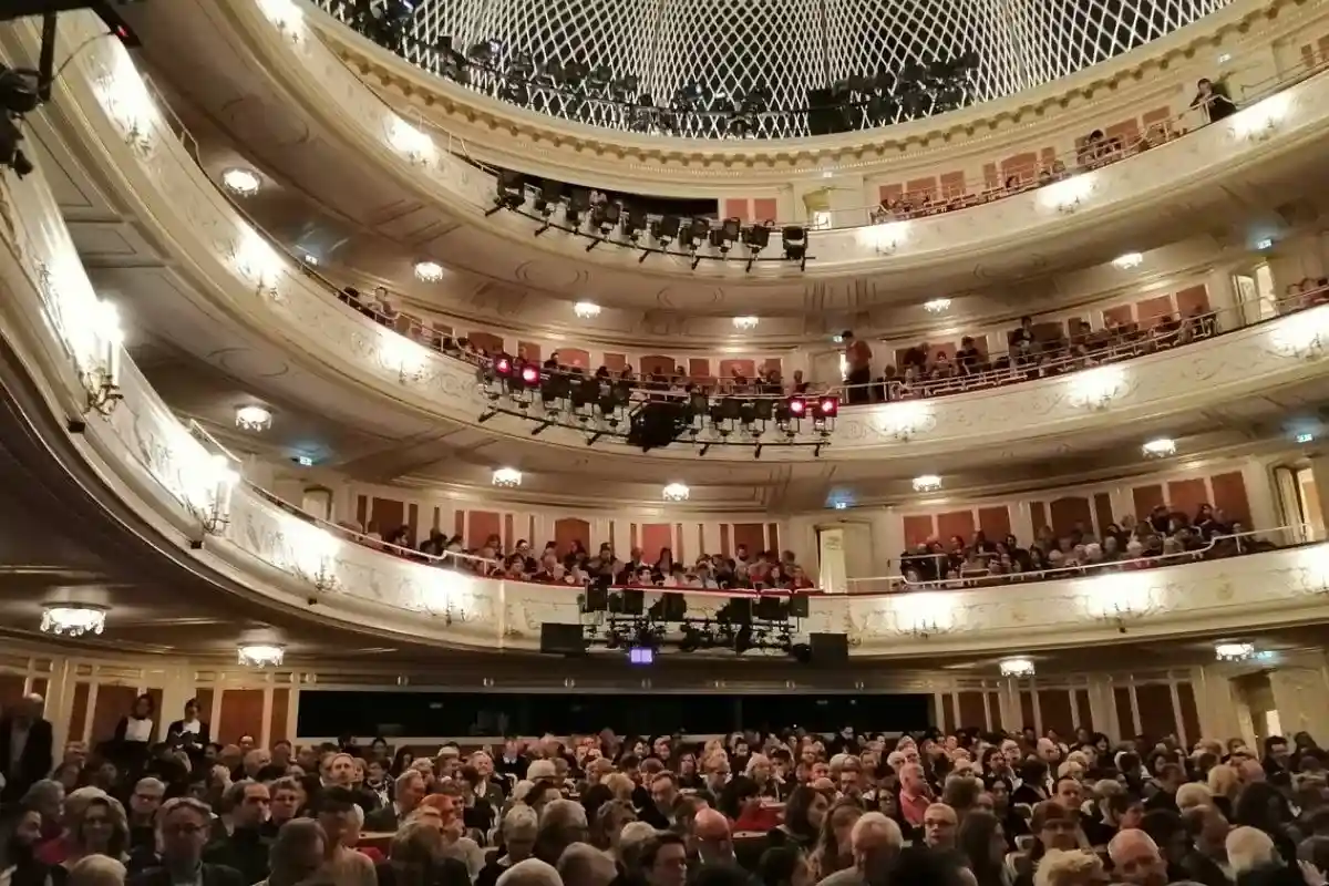 Берлинская опера открывает двери для зрителей. Фото: tripadvisor.ru