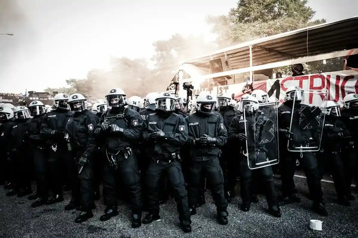 Немецкая полиция расследует беспорядки во время форума G20 фото 1