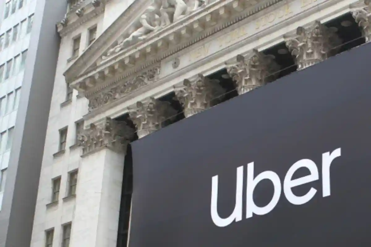Европейский суд сравнял такси Uber с традиционными службами. Фото: NYCStock / shutterstock.com 