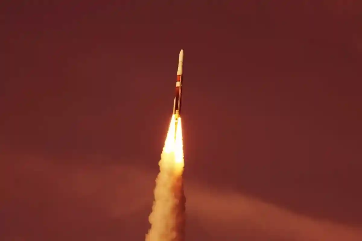 SpaceX произвела первый запуск ракеты в этом году фото 1