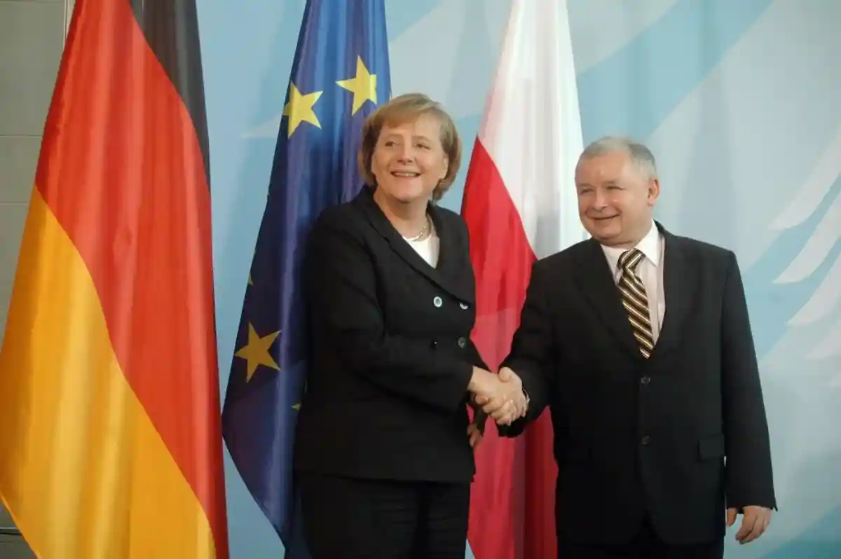 Меркель налаживает отношения с Польшей