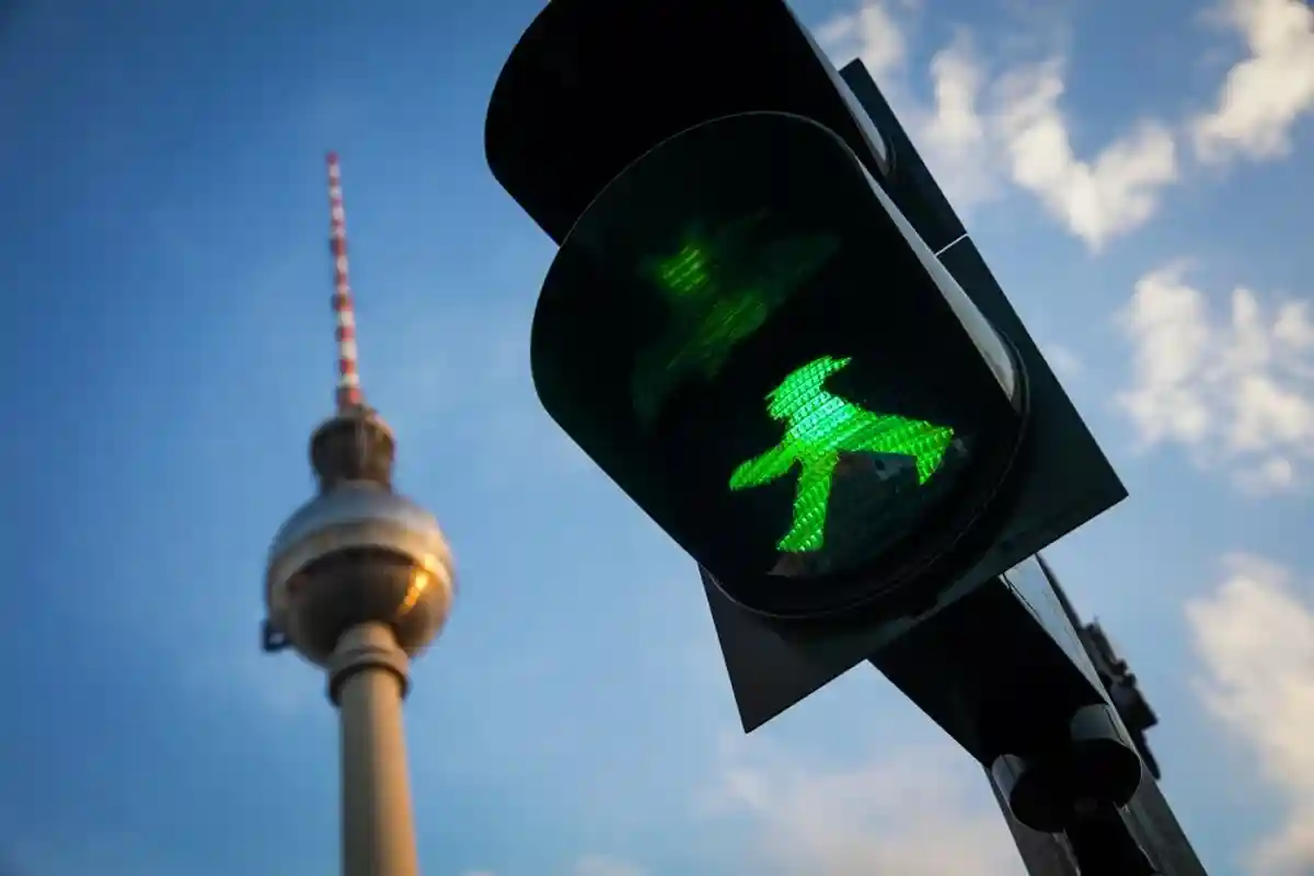 Светофорный человечек в Берлине. Фото: shutterstock.com