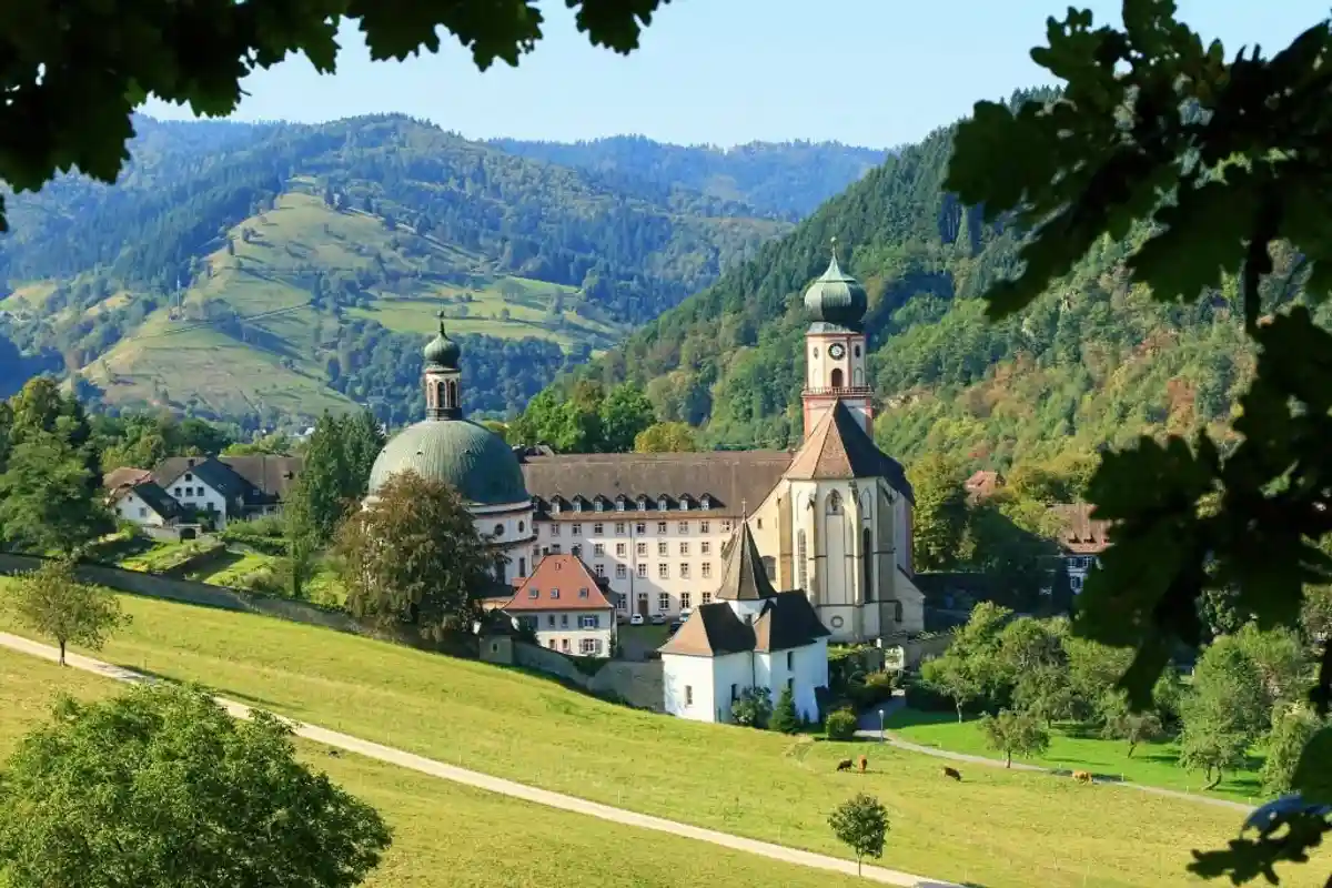 Немецкие церкви распродают недвижимость