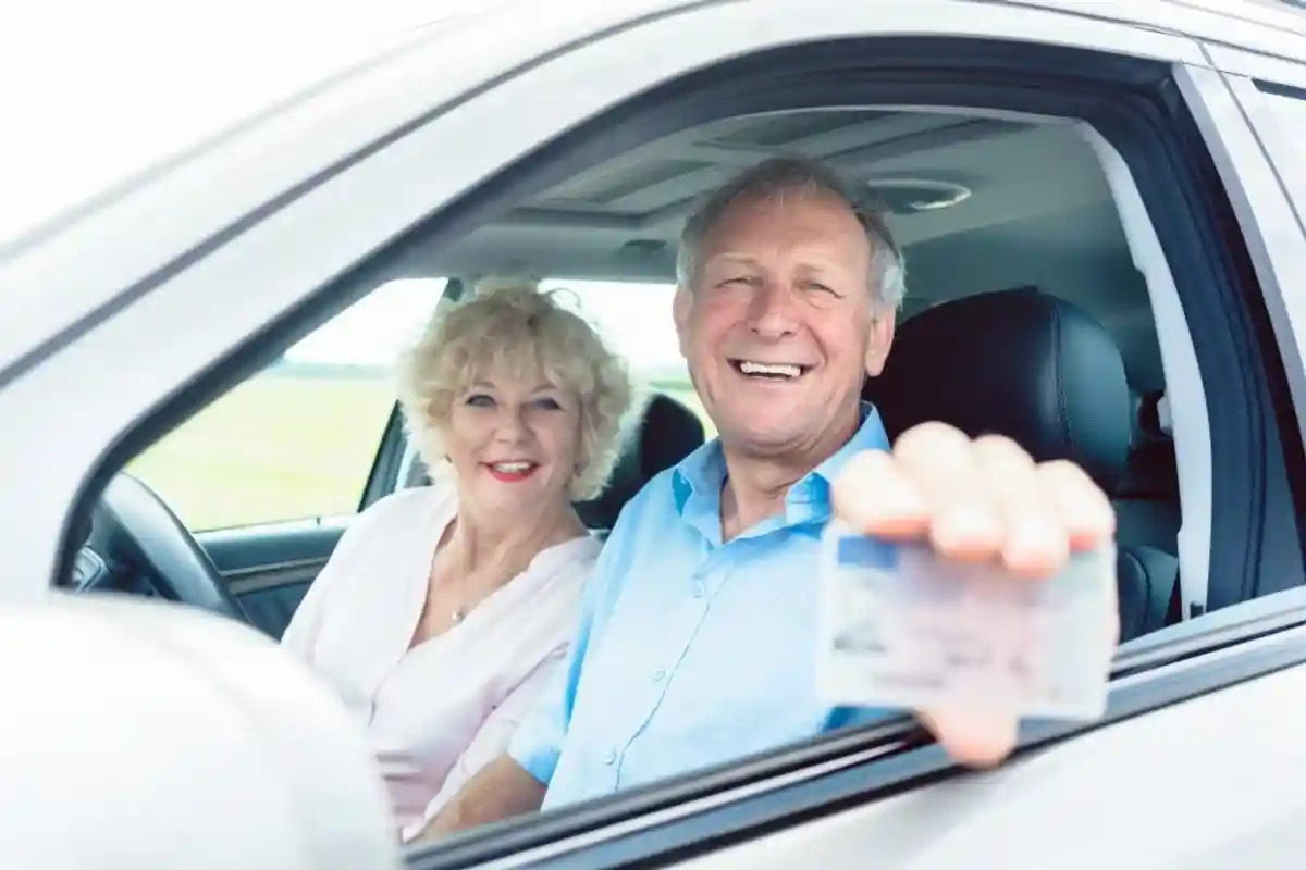 Немецкие пенсионеры обменивают водительские права на проездные фото 1