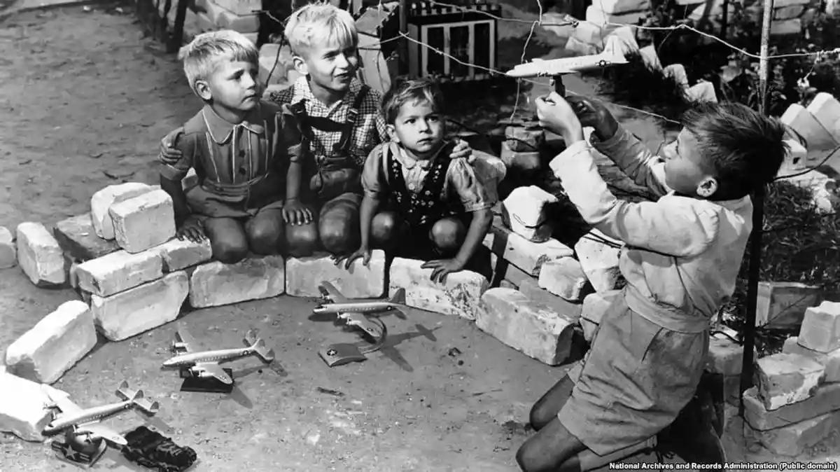 Исполнилось 70 лет с начала советской блокады Западного Берлина фото 1