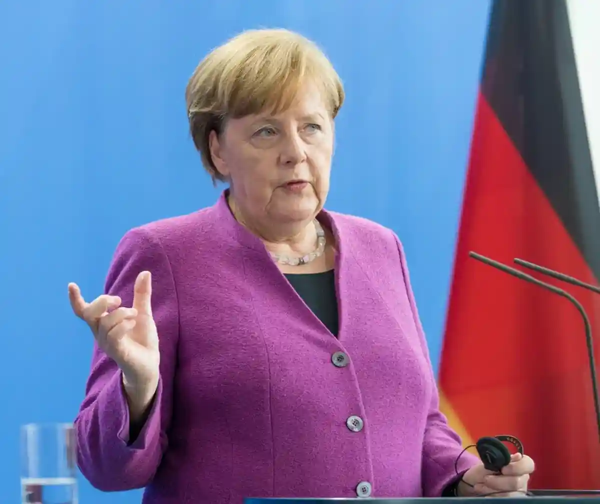 У Меркель нет принципиальных причин не ехать на ЧМ-2018 фото 1