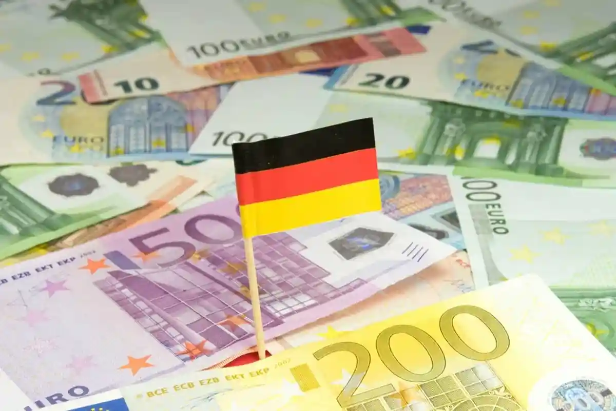 Нелегалы в немецком посольстве: ФРГ должна Франции сотни тысяч евро фото 1