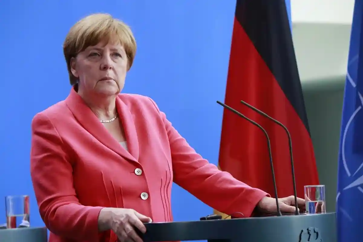 Меркель планирует саммит по вопросам нелегальных мигрантов фото 1