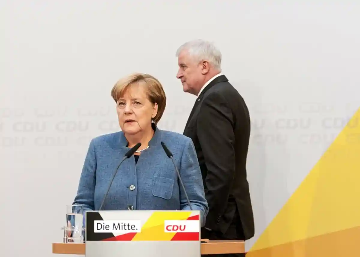 Очередной «сюрприз» от Зеехофера: министр действует за спиной у Меркель фото 1