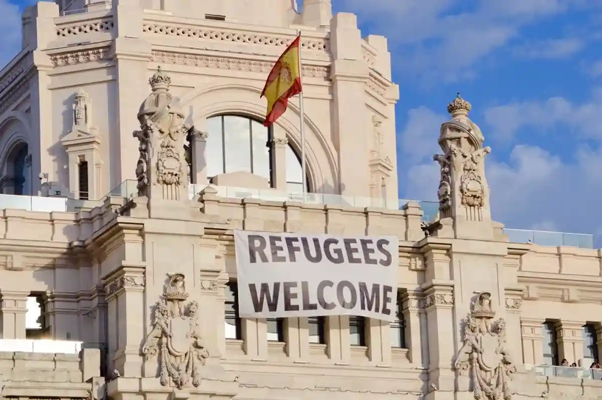 Германия будет отправлять мигрантов в Испанию фото 1