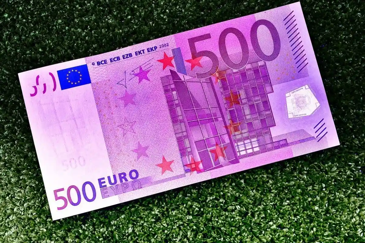 500 евро. Фото: EvillaRu / twitter.com