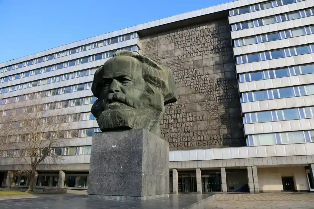 Монумент Карлу Марксу. Фото: shutterstock.com