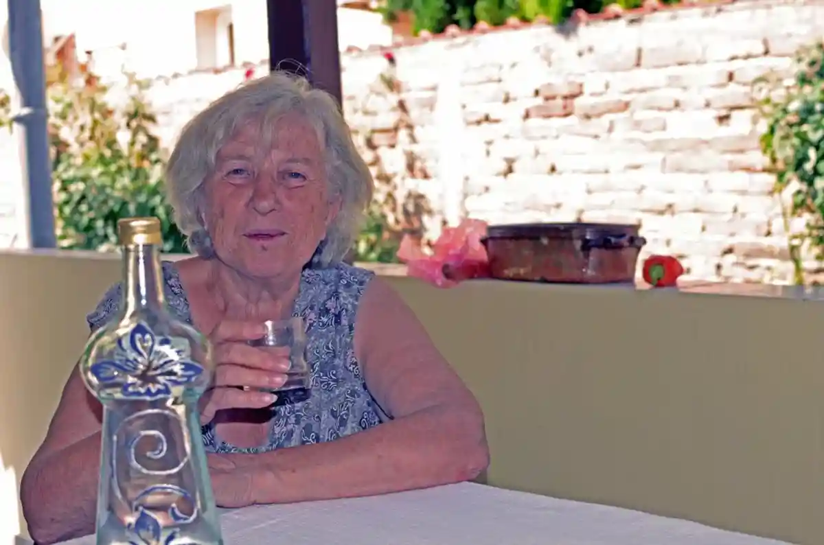 Бокал виски на ночь – секрет британской долгожительницы фото 1