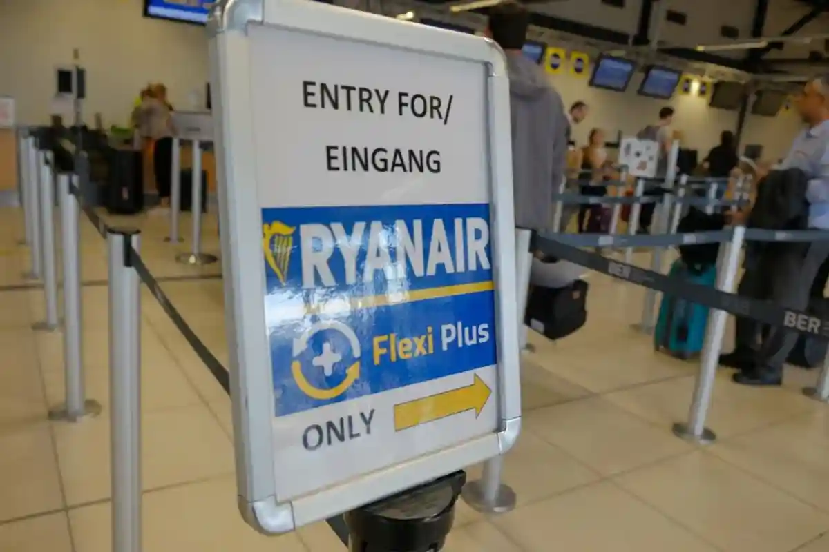 Табличка Ryanair билеты Flexi Preis в аэропорту