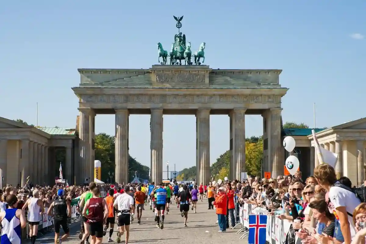 Во время Берлинского марафона был установлен мировой рекорд фото 1