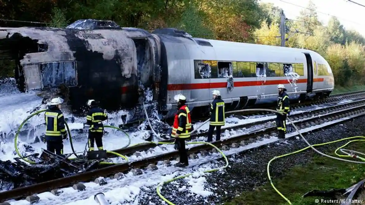Высокоскоростной поезд Кельн-Мюнхен сгорел в пути фото 1