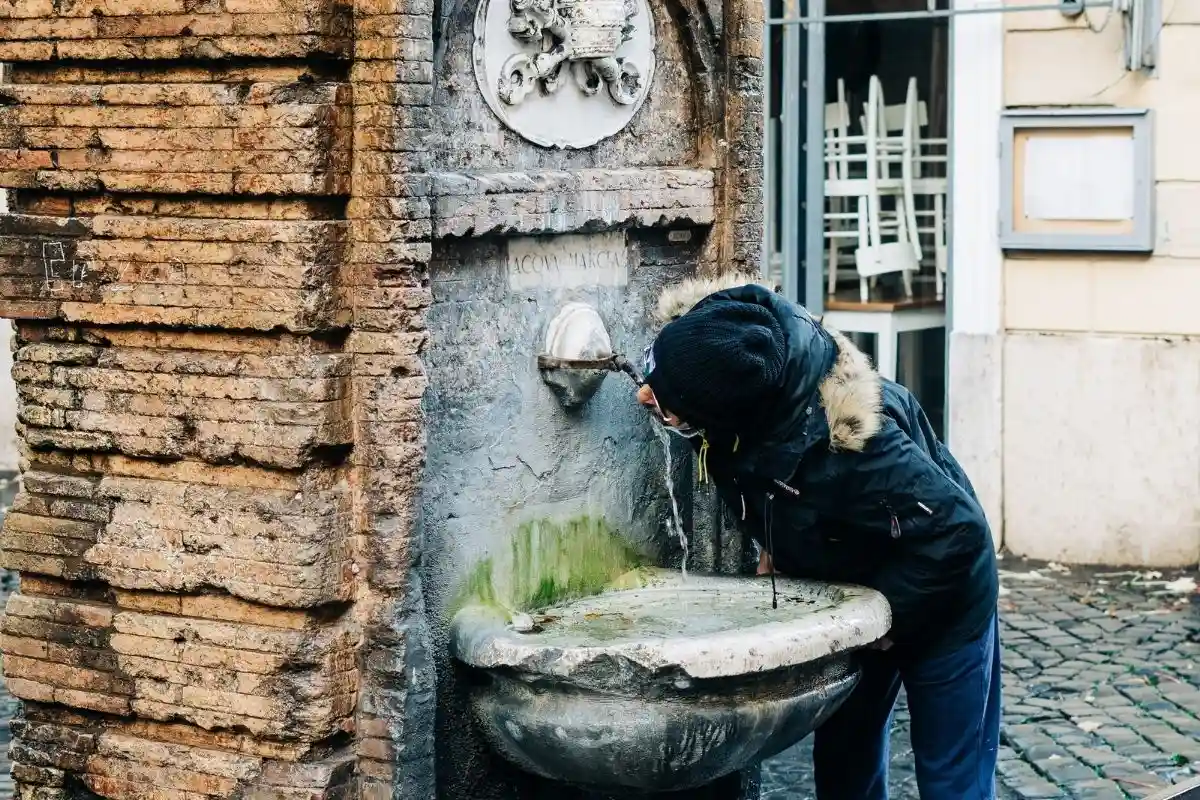 Питьевой фонтан в Риме. Фото: Gabriella Clare Marino / unsplash.com
