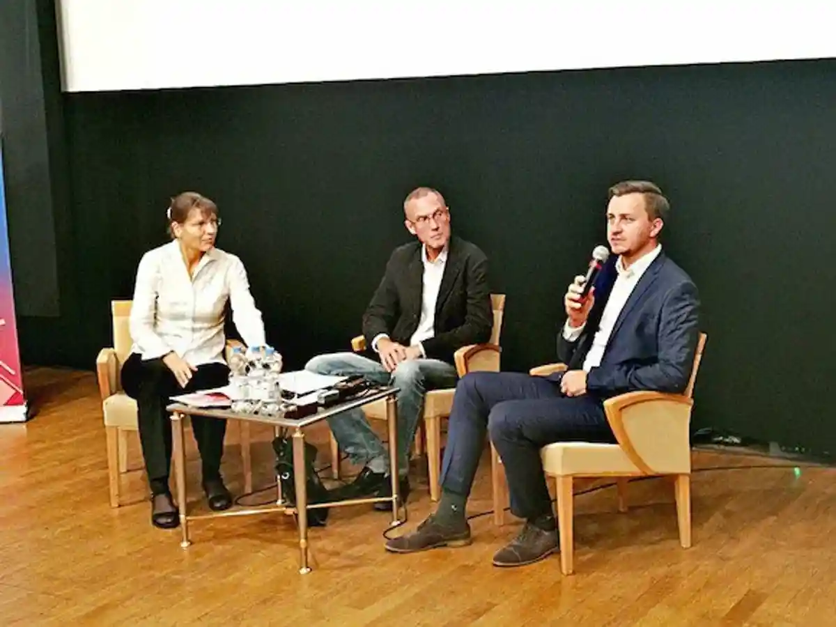 В Берлине прошел форум, посвященный культурной идентичности русскоязычных мигрантов Германии фото 1