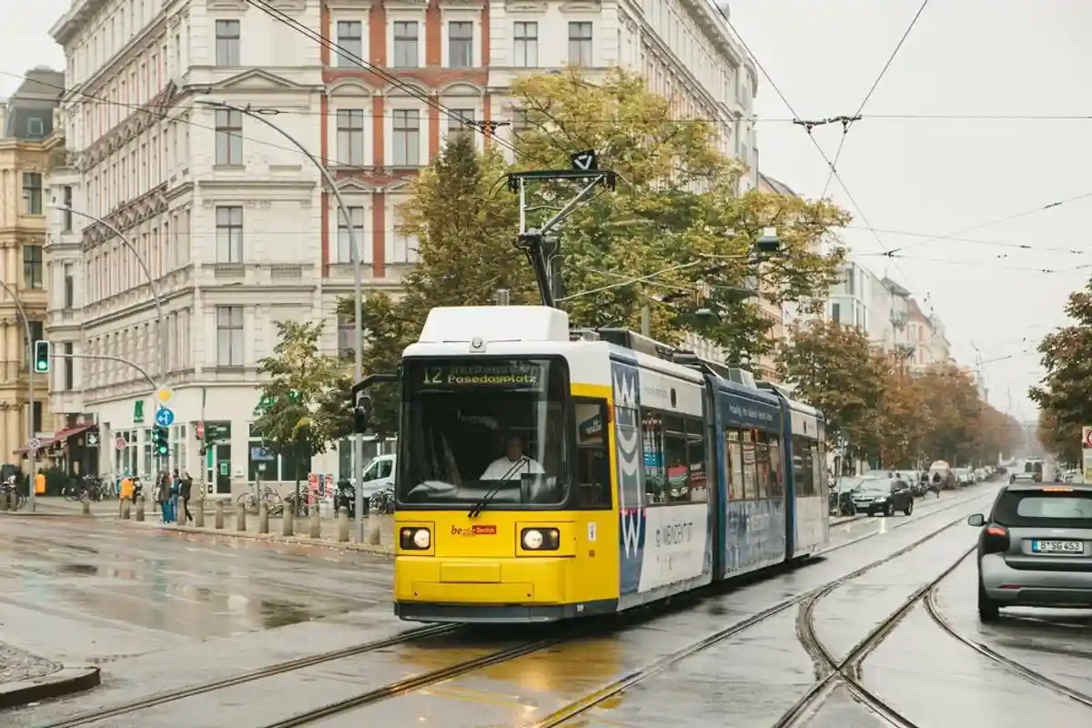 Сотрудники общественного транспорта Берлина будут штрафовать автомобилистов фото 1