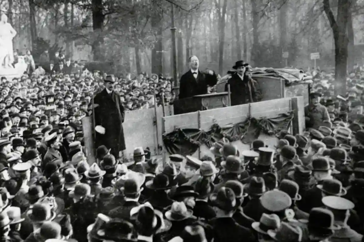 Выступление Карла Либкнехта в Берлине. Декабрь 1918 года. Фото: wikipedia.org