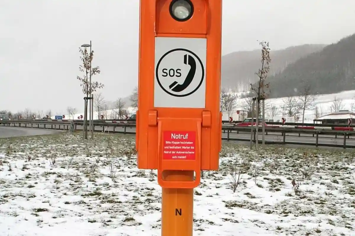 Телефон экстренной помощи на немецкой автомагистрали. Фото: Fire1981x / wikipedia.org