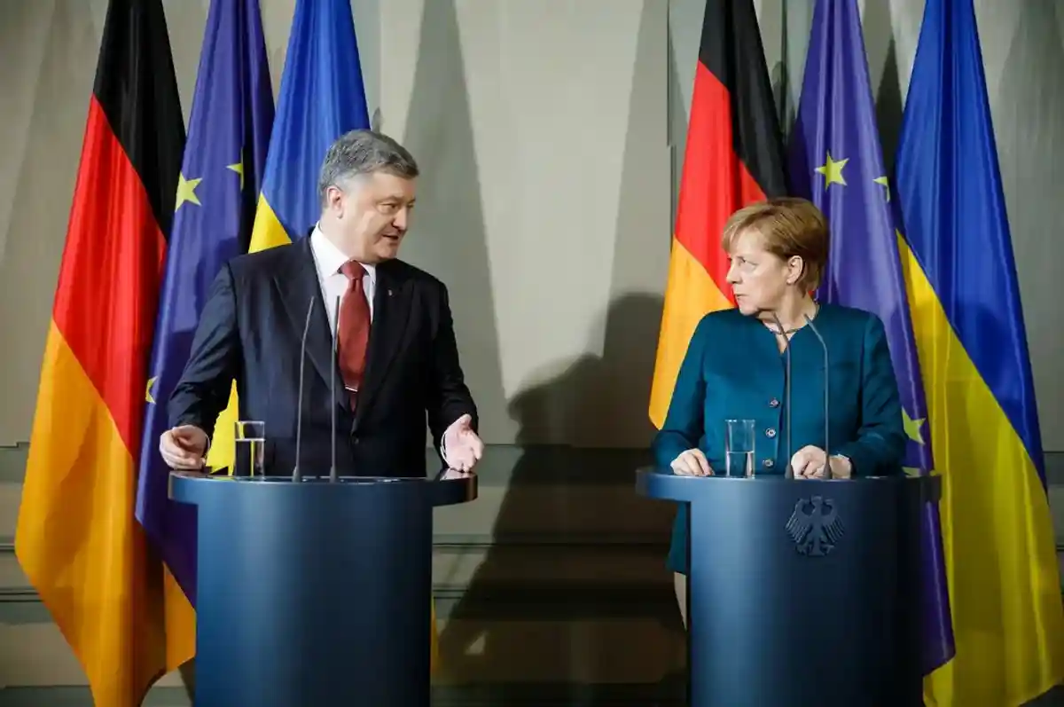 О чем говорили Меркель и Порошенко во время встречи в Киеве? фото 1