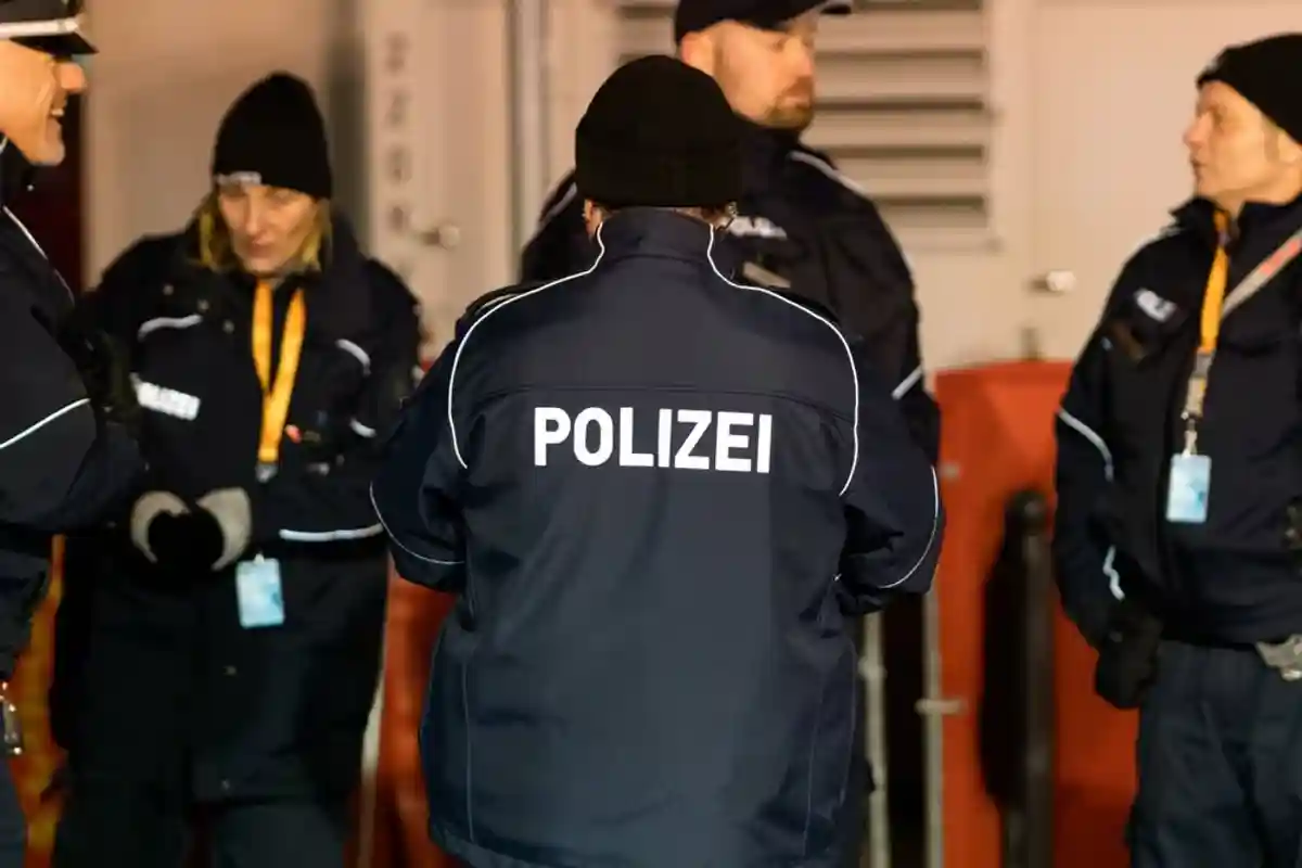 полиция и мигранты в Германии