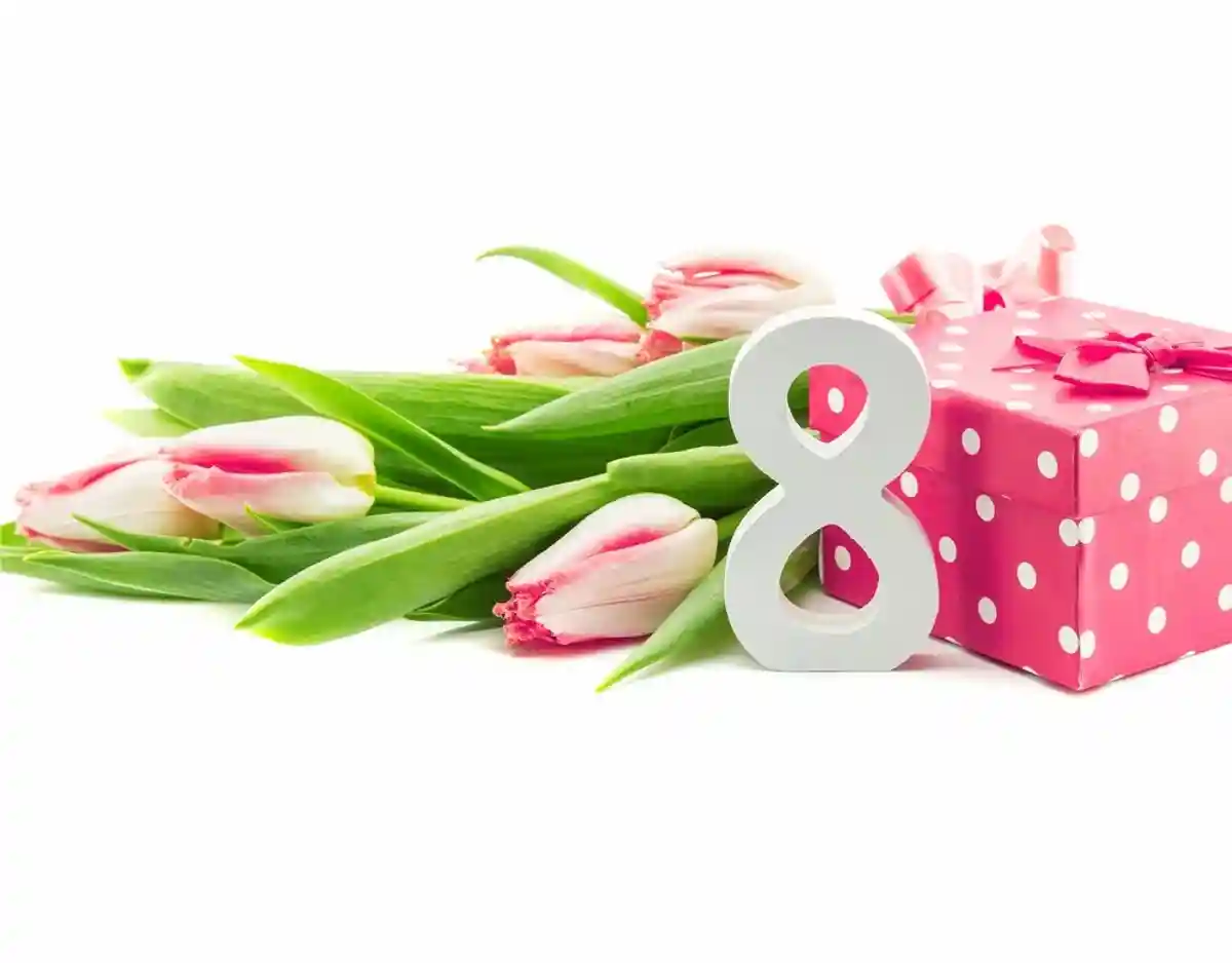 женский день 8 марта, цветы, подарки