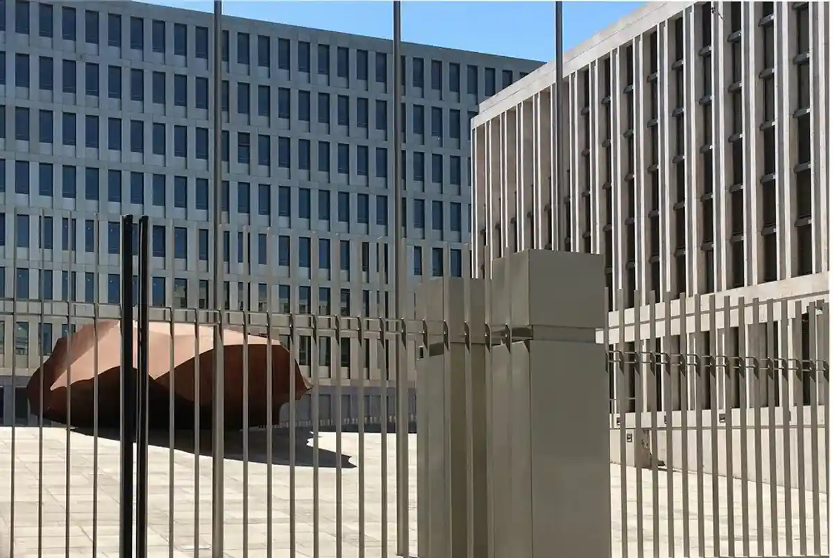 Здание внешней разведки в Берлине Bundesnachrichtendienst