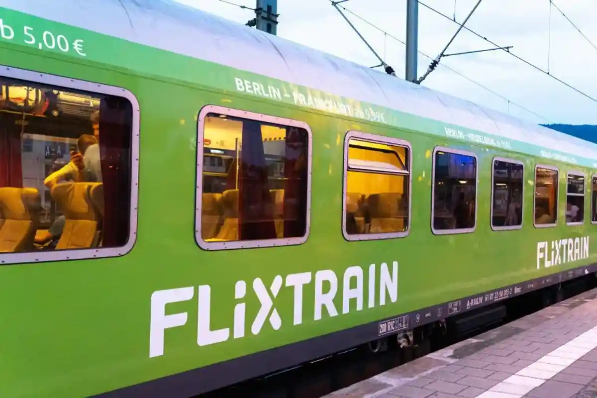 Зеленый поезд Flixtrain