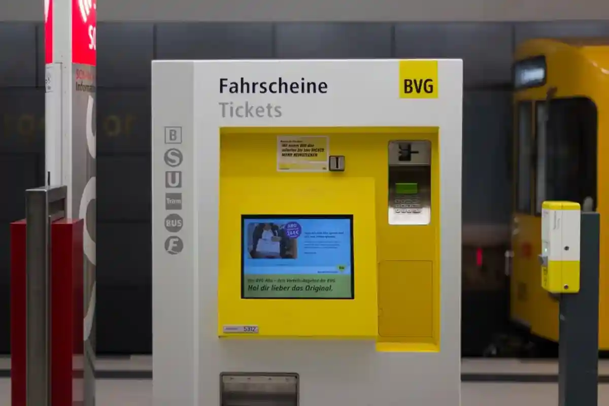 Автомат для покупки билетов в метро Берлина