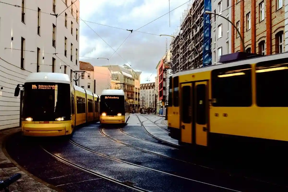 Трамваи в Берлине. Фото: Yaoqi / unsplash.com
