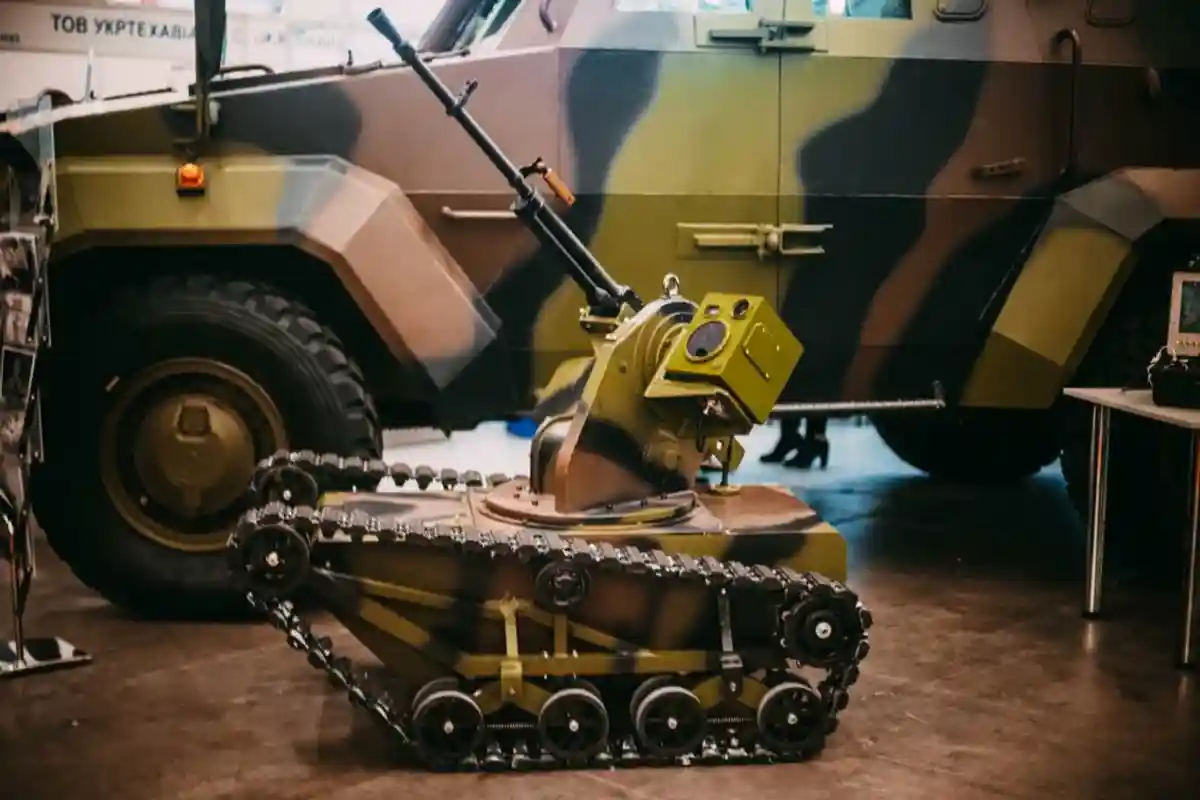 Боевой робот Пиранья на оружейной выставке в Киеве. Фото: Jarod Grey / Shutterstock.com