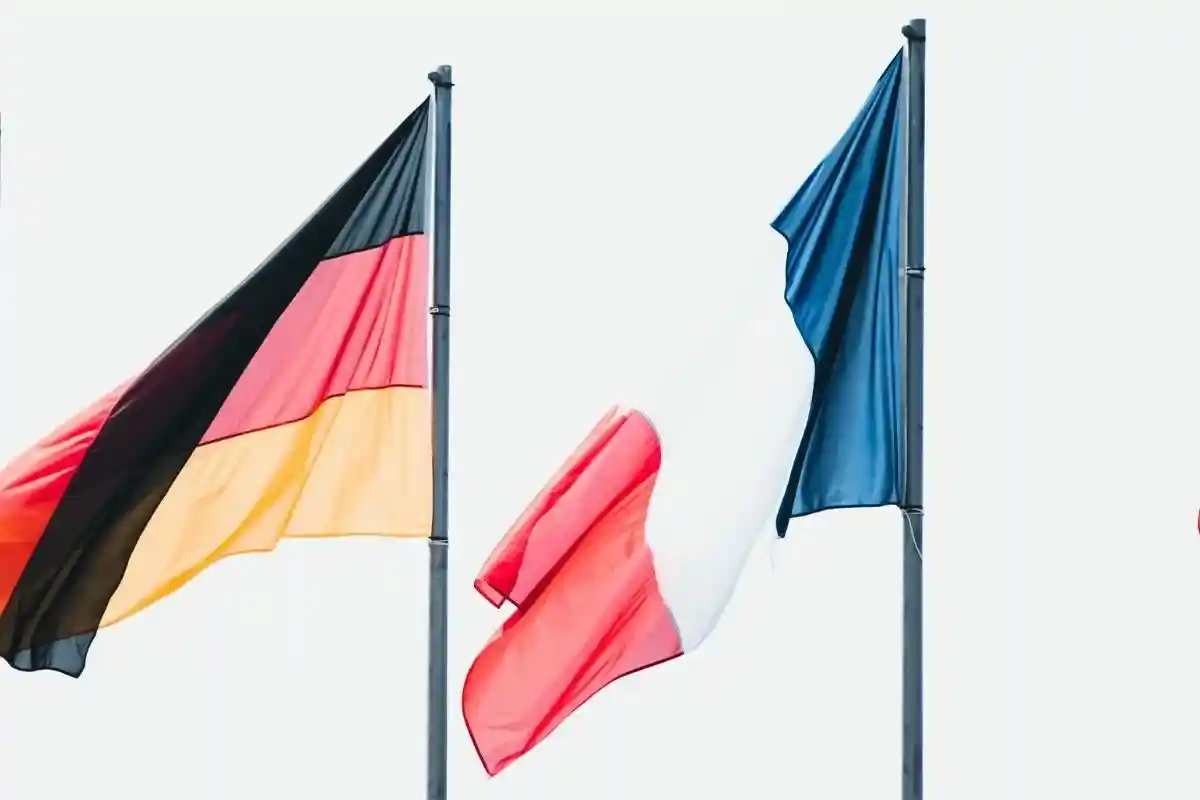 Флаги Германии и Франции. Фото: Joshua Fuller / unsplash.com