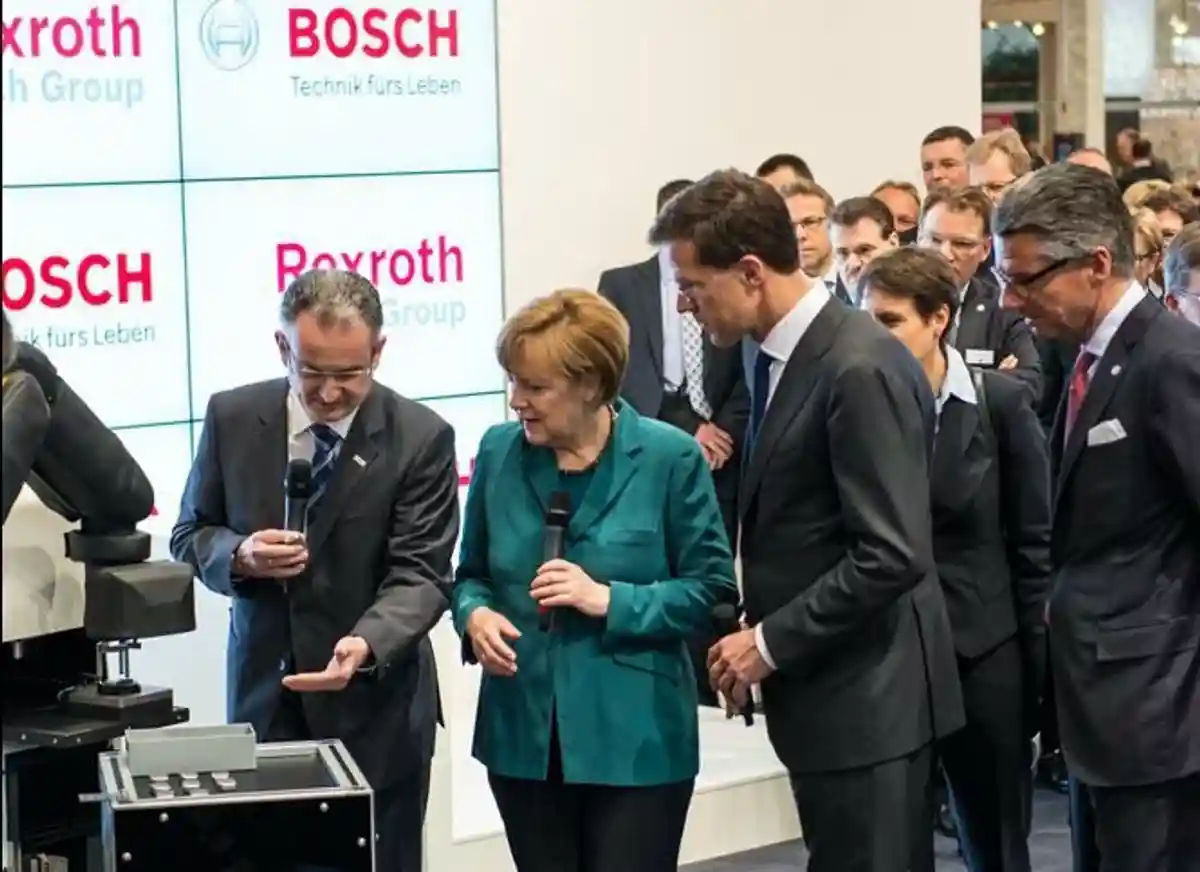 Меркель на промышленной выставке