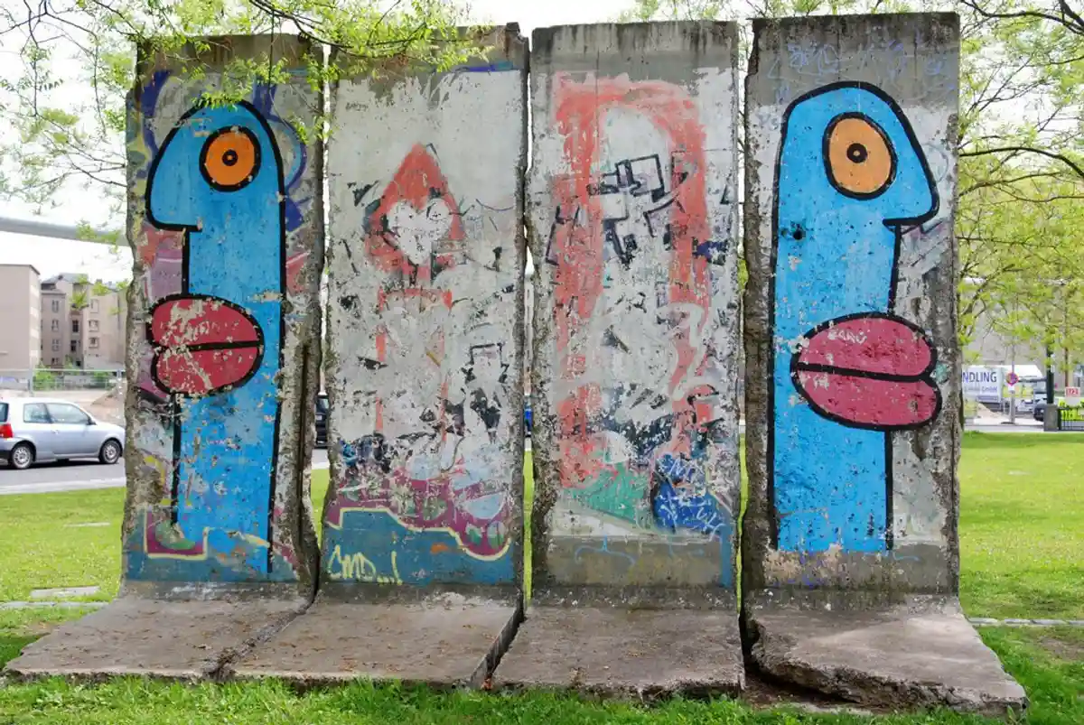 фрагменты Берлинской стены