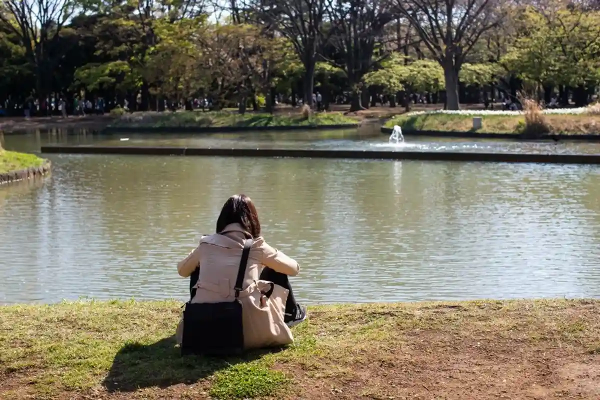 girl sitting near the lake