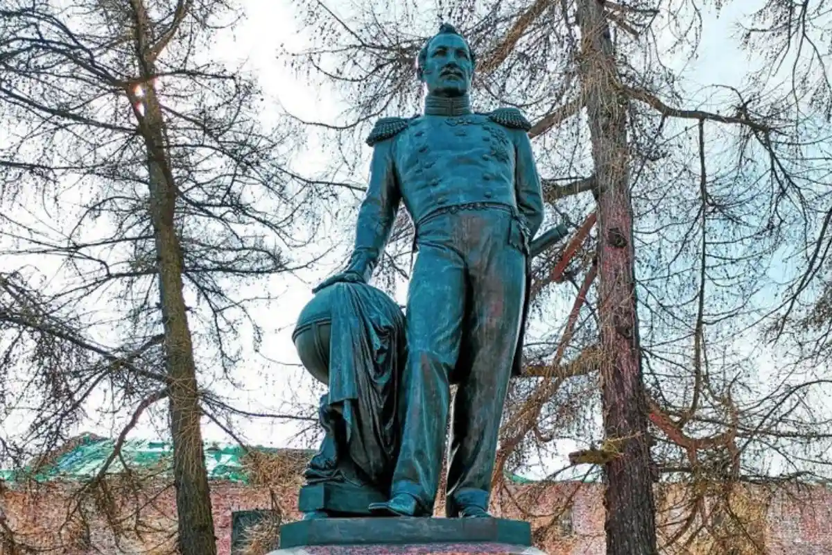 Памятник Беллинсгаузену в Кронштадте. Фото: shutterstock.com