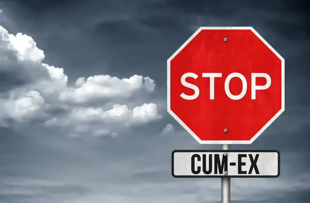 Знак с надписью стоп-Cum-Ex