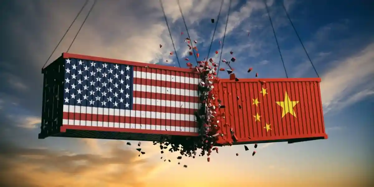 контейнеры с американским и китайским флагом