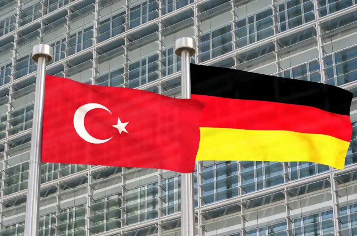 В Германии хотят наказывать за сожжение флагов других государств фото 1