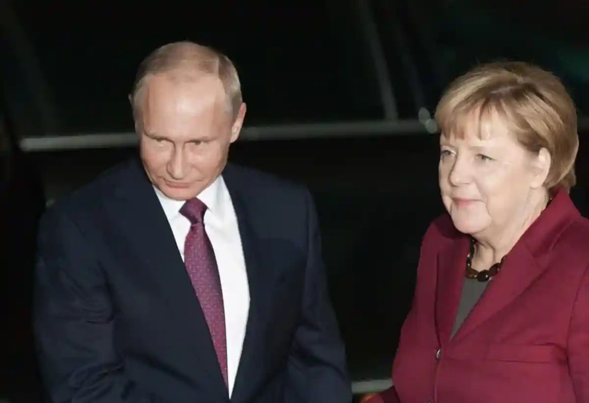 Путин пригласил Меркель в Россию