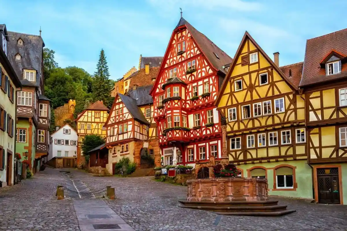 Какой самый главный город в германии купить квартиру краков польша